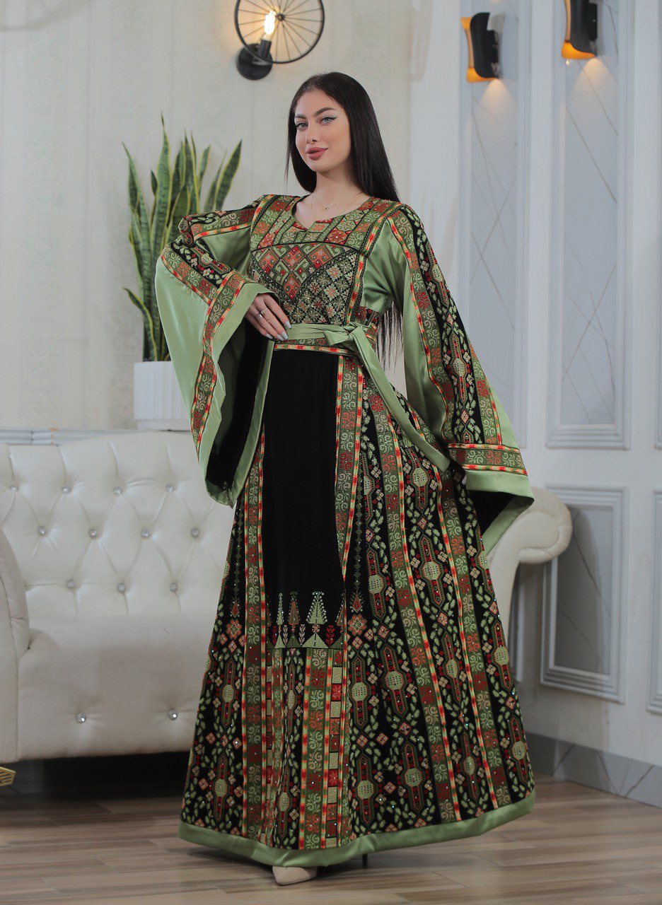 Traditional Embroidered Abaya with Belt and Wide Sleeves